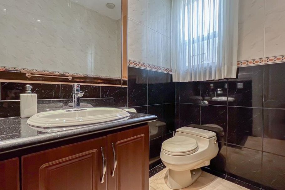 1556 W 62nd Avenue Vancouver, BC - 19