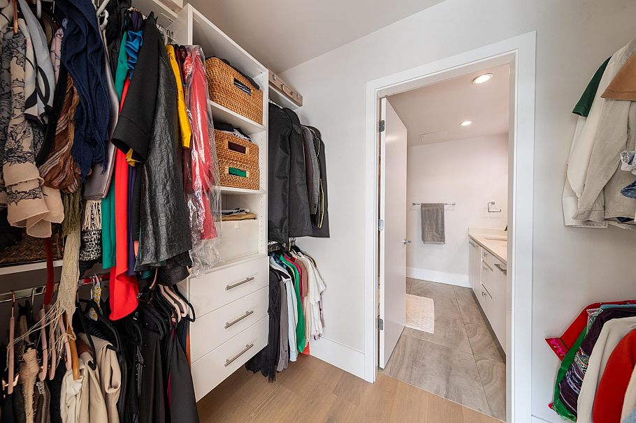 205 1591 Bowser Avenue North Vancouver, BC - 23