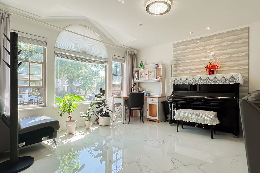 2083 E 53rd Avenue Vancouver, BC - 6