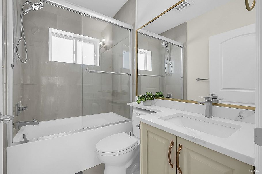 2936 E 2nd Avenue Vancouver, BC - 26