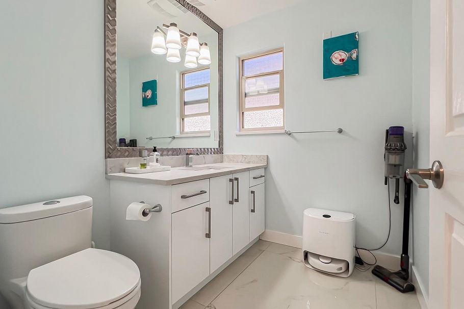 2083 E 53rd Avenue Vancouver, BC - 32