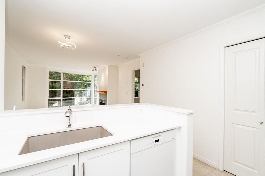 106 2575 W 4th Avenue Vancouver, BC - 14