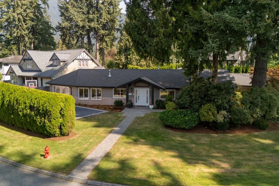 4168 Sunset Boulevard North Vancouver, BC - 1