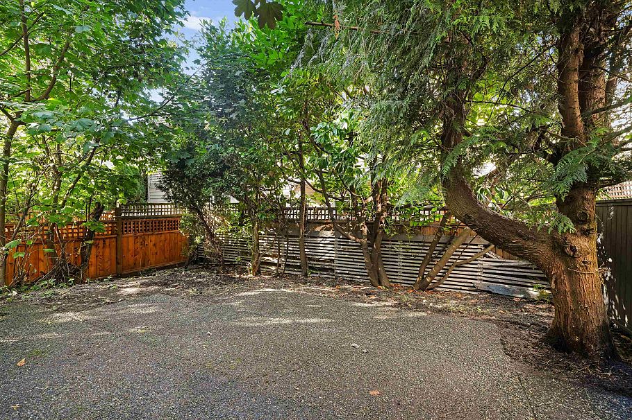 1621 Fell Avenue North Vancouver, BC - 27