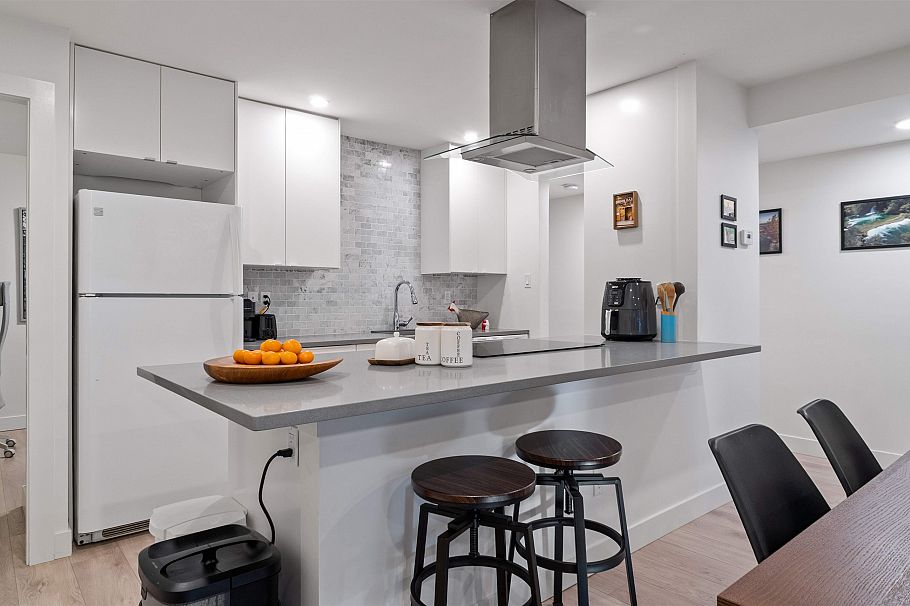 318 1345 W 15th Avenue Vancouver, BC - 5