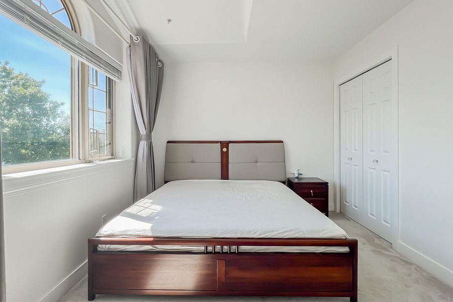 2083 E 53rd Avenue Vancouver, BC - 20