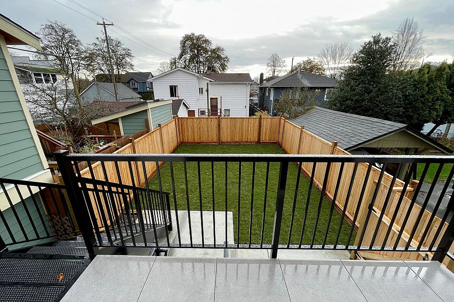 162 E 43rd Avenue Vancouver, BC - 12