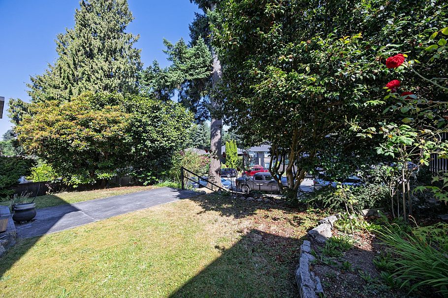 227-229 W 19th Street North Vancouver, BC - 28