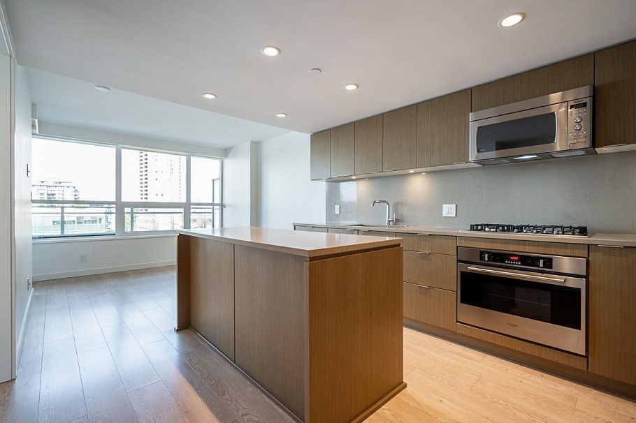 306 125 E 14th Street Vancouver, BC - 2