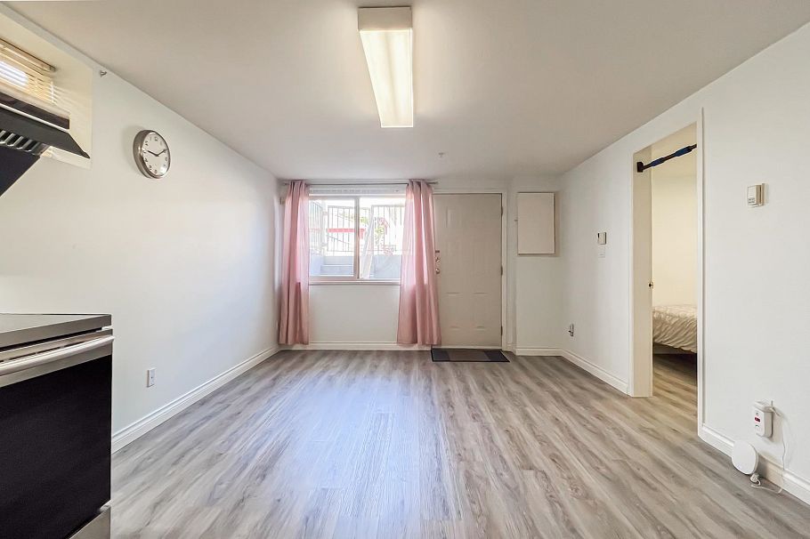 2083 E 53rd Avenue Vancouver, BC - 25