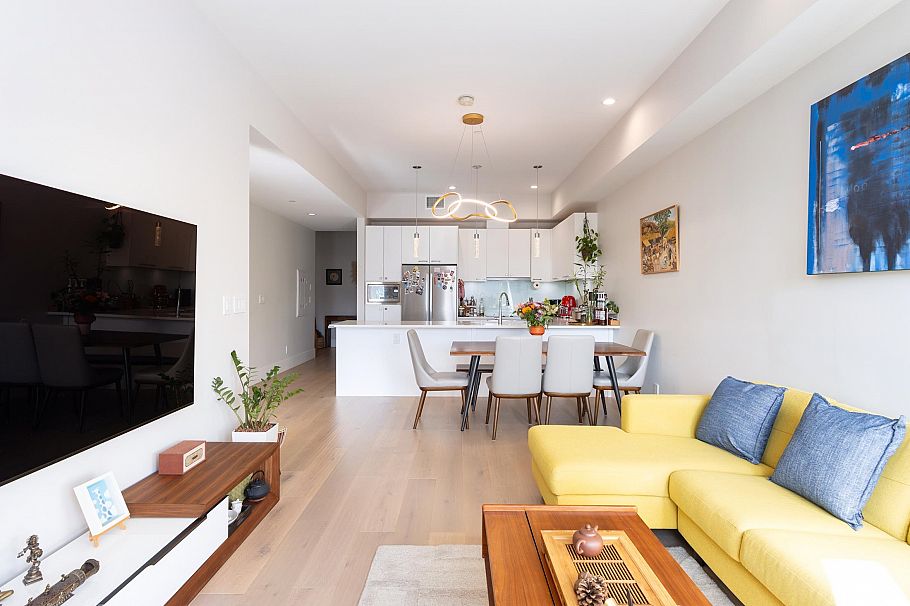 205 1591 Bowser Avenue North Vancouver, BC - 11