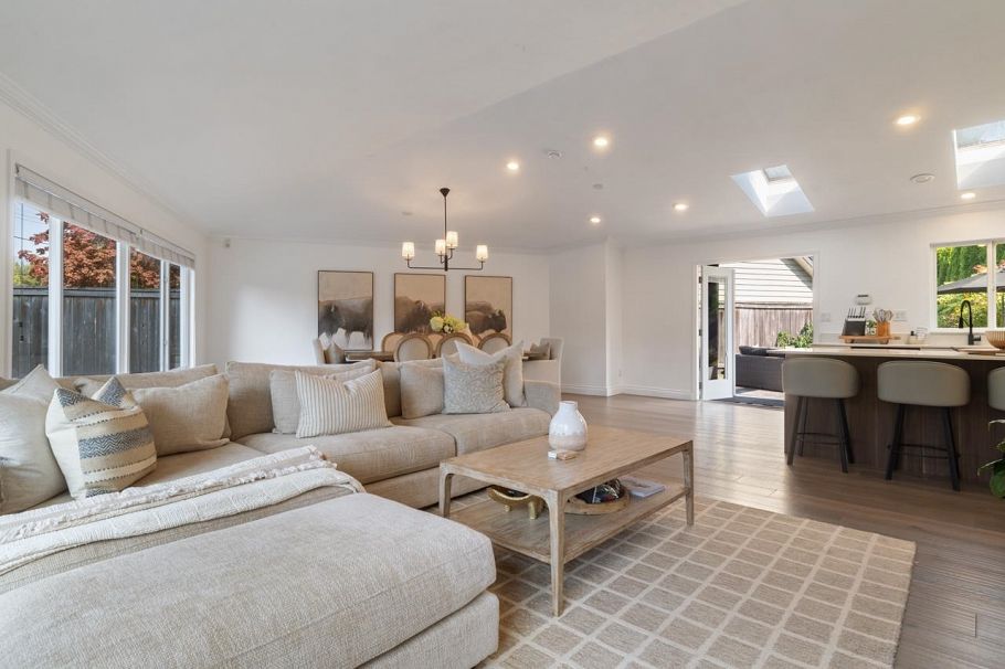 4168 Sunset Boulevard North Vancouver, BC - 2