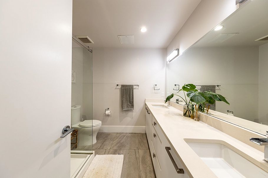 205 1591 Bowser Avenue North Vancouver, BC - 22