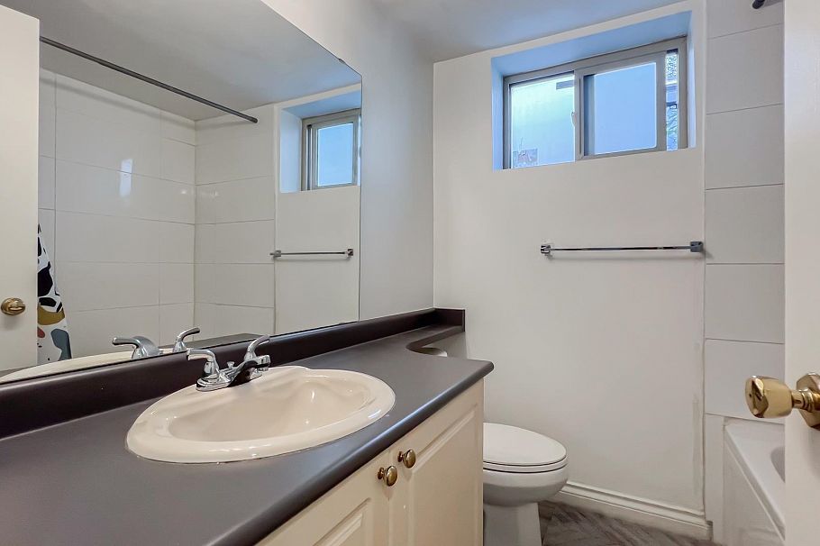 2083 E 53rd Avenue Vancouver, BC - 30