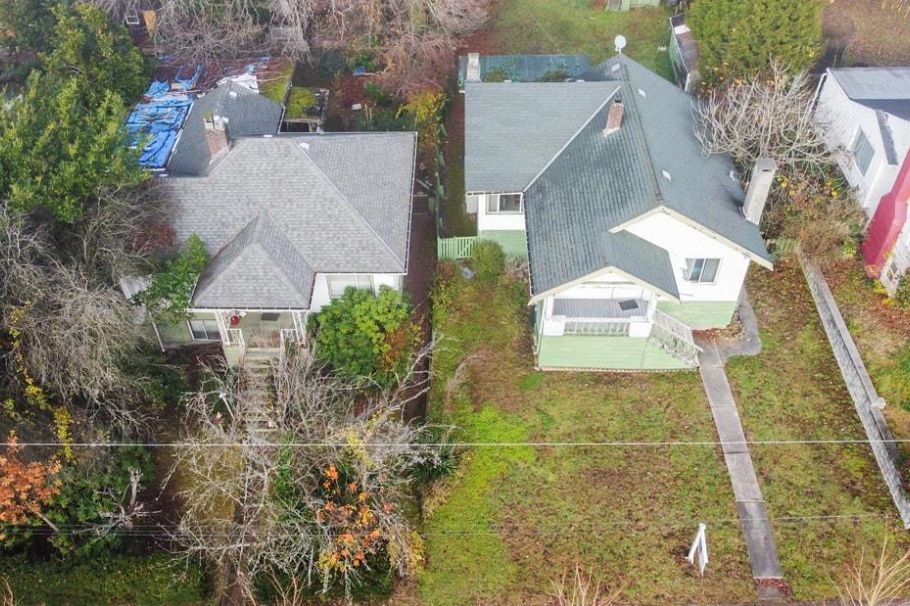 442 W 14th Street North Vancouver, BC - 1