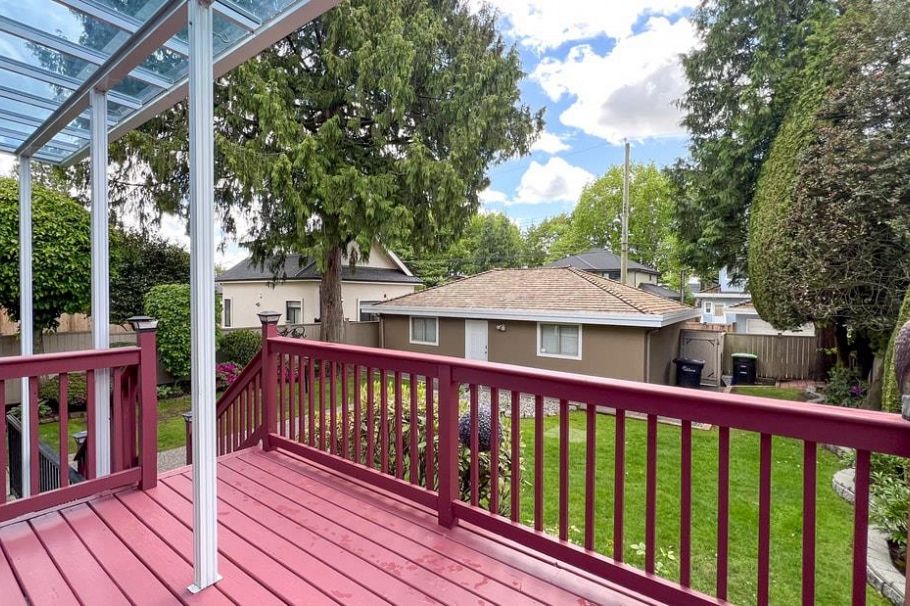 1556 W 62nd Avenue Vancouver, BC - 35