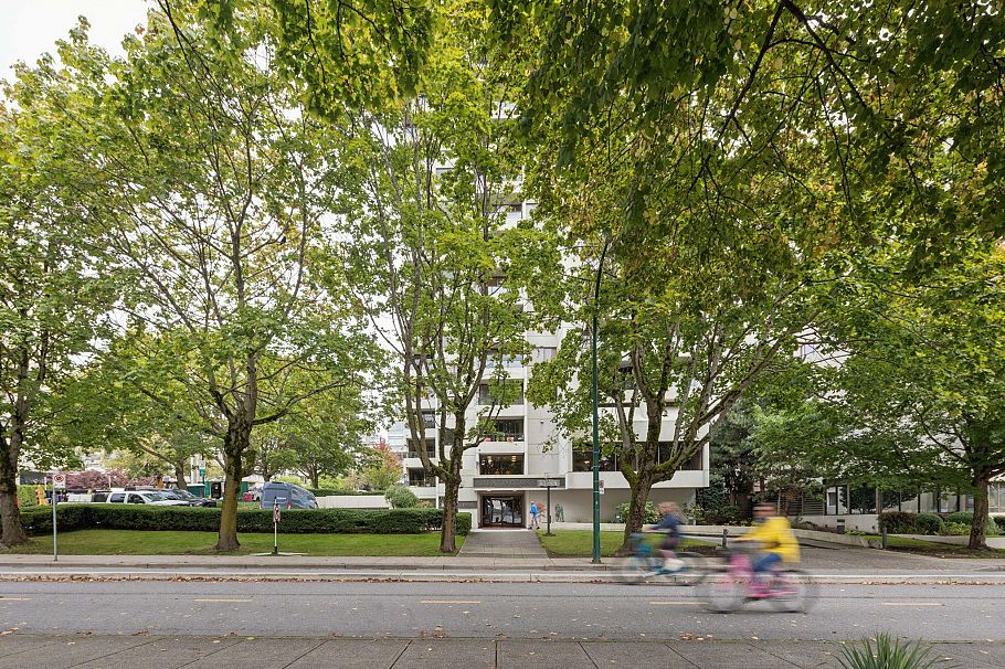 301 1995 Beach Avenue Vancouver, BC - 1