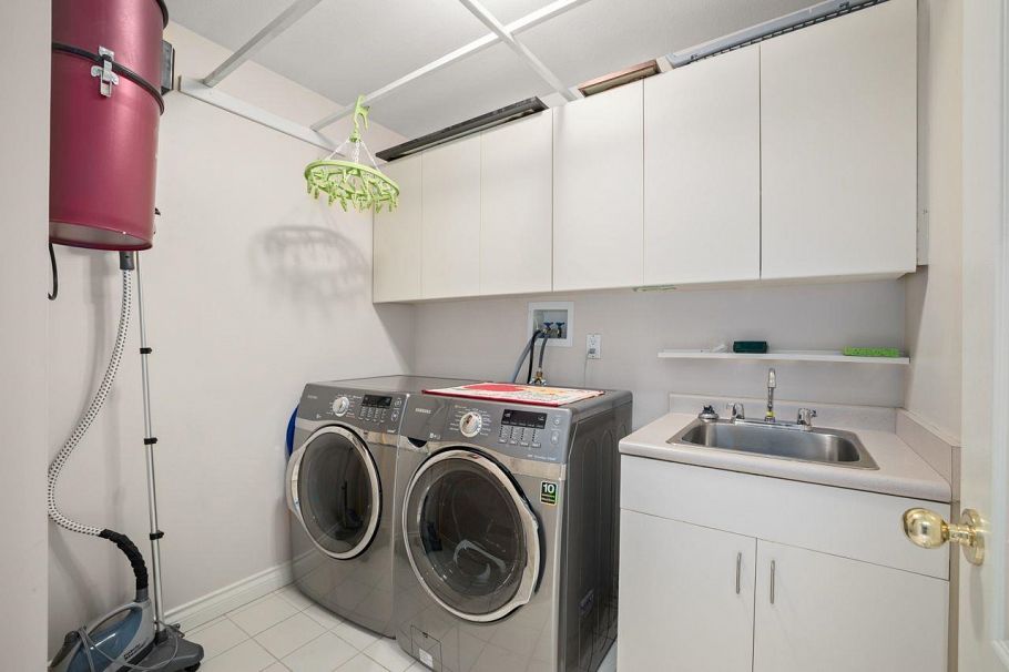 1556 W 62nd Avenue Vancouver, BC - 30