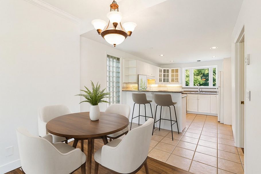 865 E 12th Street North Vancouver, BC - 11