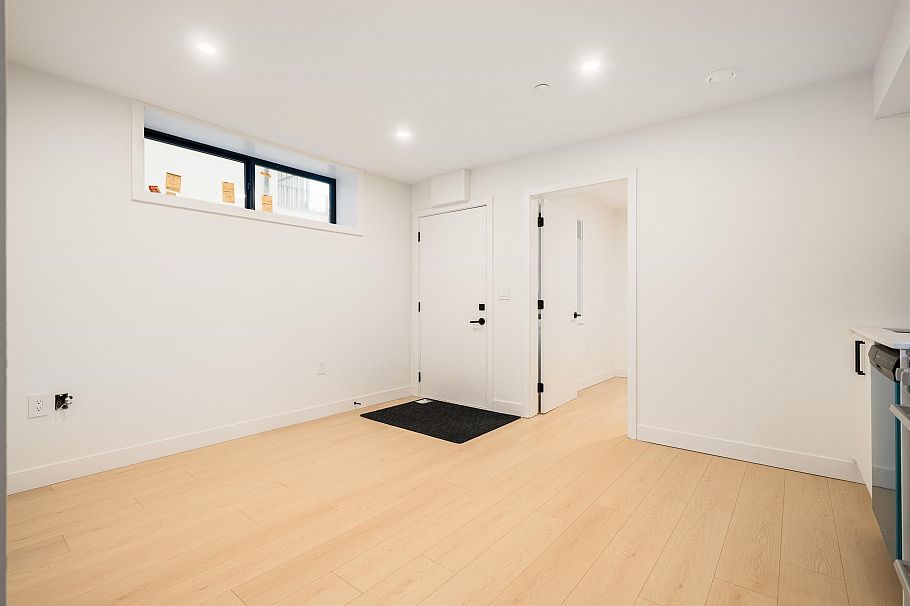 8088 Laurel Street Vancouver, BC - 30