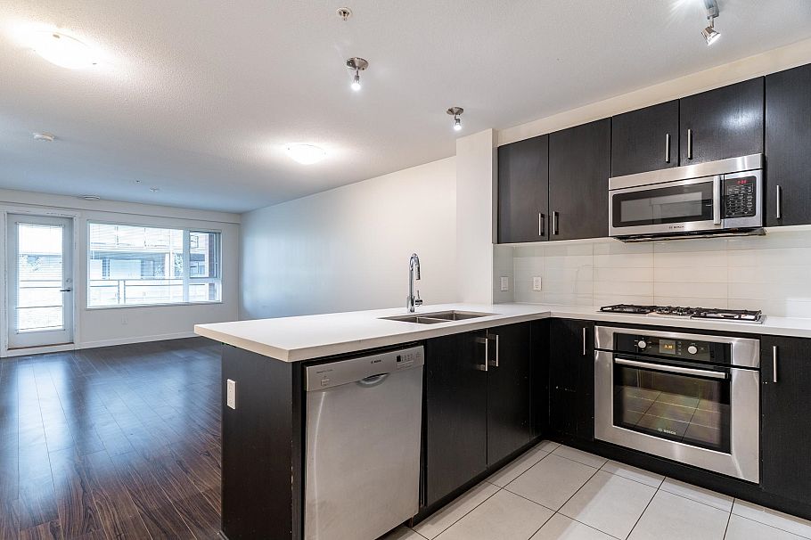 207 3133 Riverwalk Avenue Vancouver, BC - 4