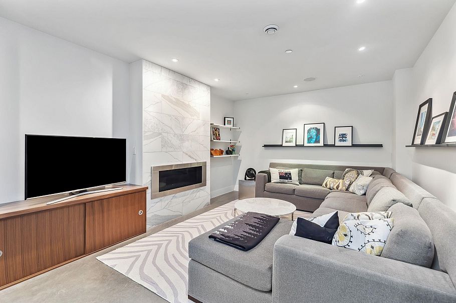 3963 W 20th Avenue Vancouver, BC - 31