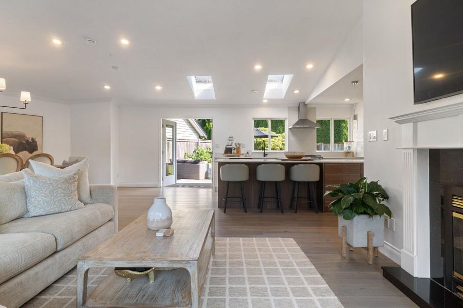 4168 Sunset Boulevard North Vancouver, BC - 3