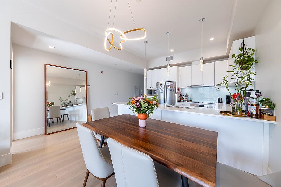 205 1591 Bowser Avenue North Vancouver, BC - 5