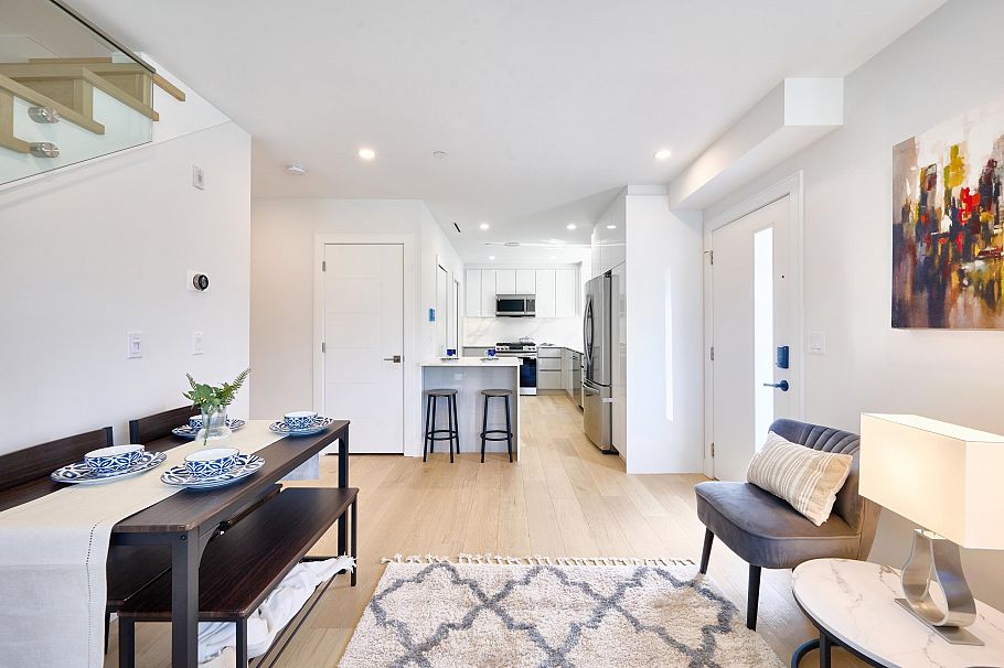 810 E 51st Avenue Vancouver, BC - 8