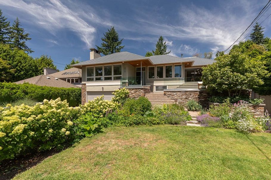 3179 W 49th Avenue Vancouver, BC - 2