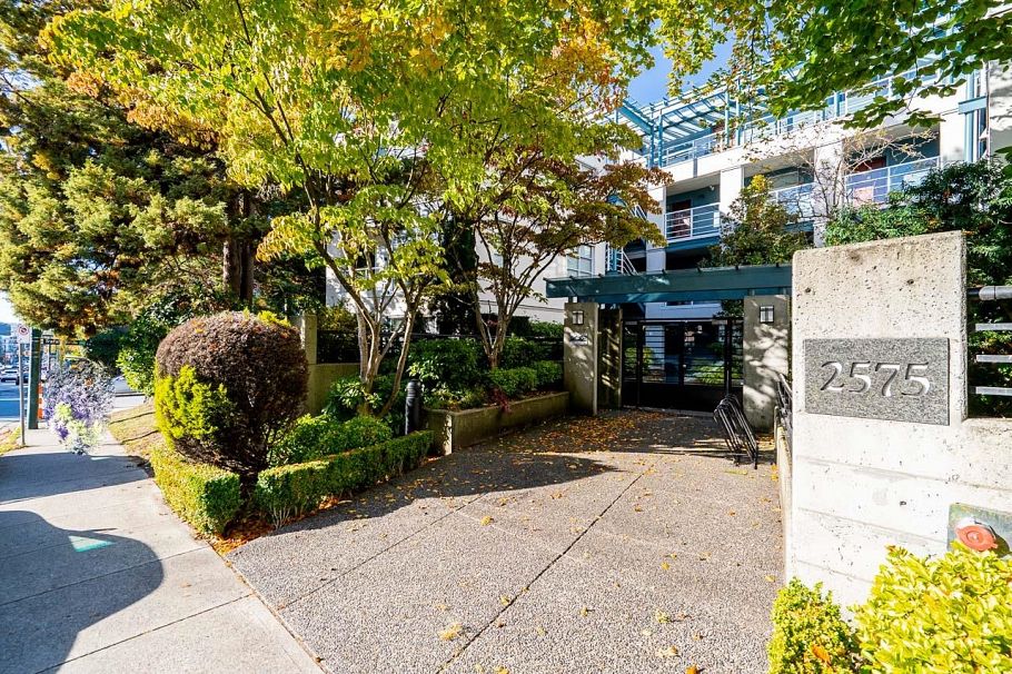 106 2575 W 4th Avenue Vancouver, BC - 28