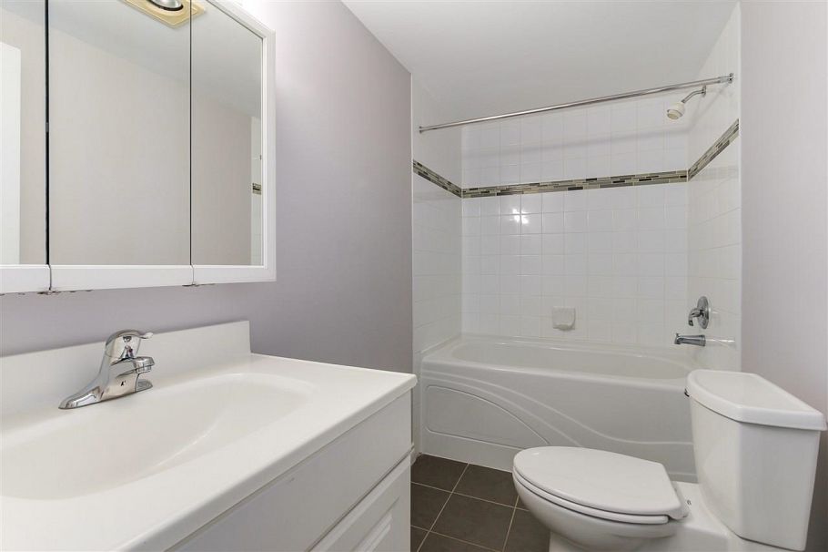 306 1345 W 15th Avenue Vancouver, BC - 17