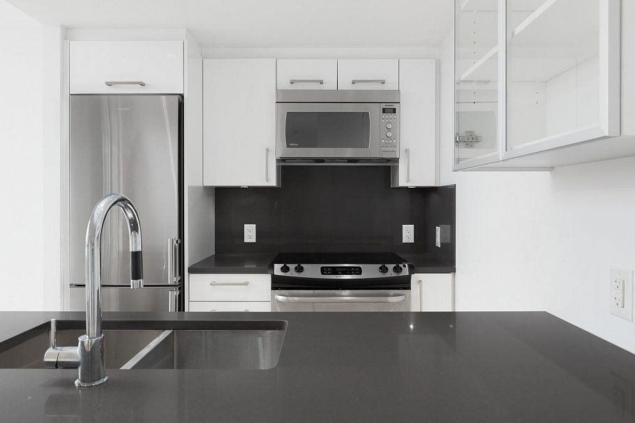 301 933 E HASTINGS STREET, Vancouver BC V6A 0G6 Vancouver, BC - 2