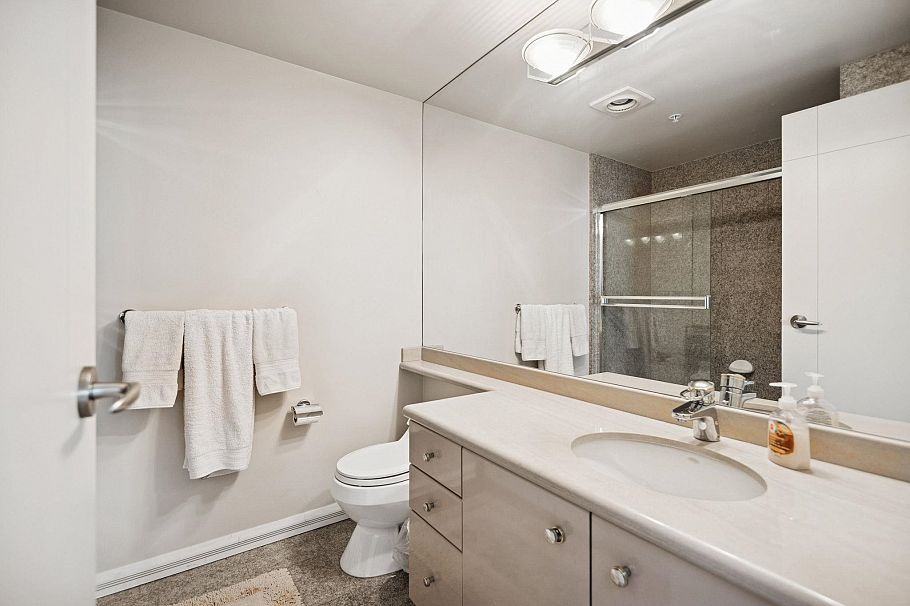 PH 3-4 1383 Howe Street Vancouver, BC - 19