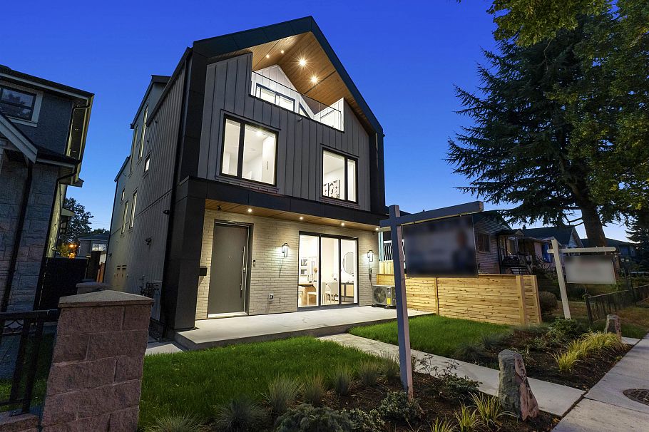 1 2386 E 45th Avenue Vancouver, BC - 3