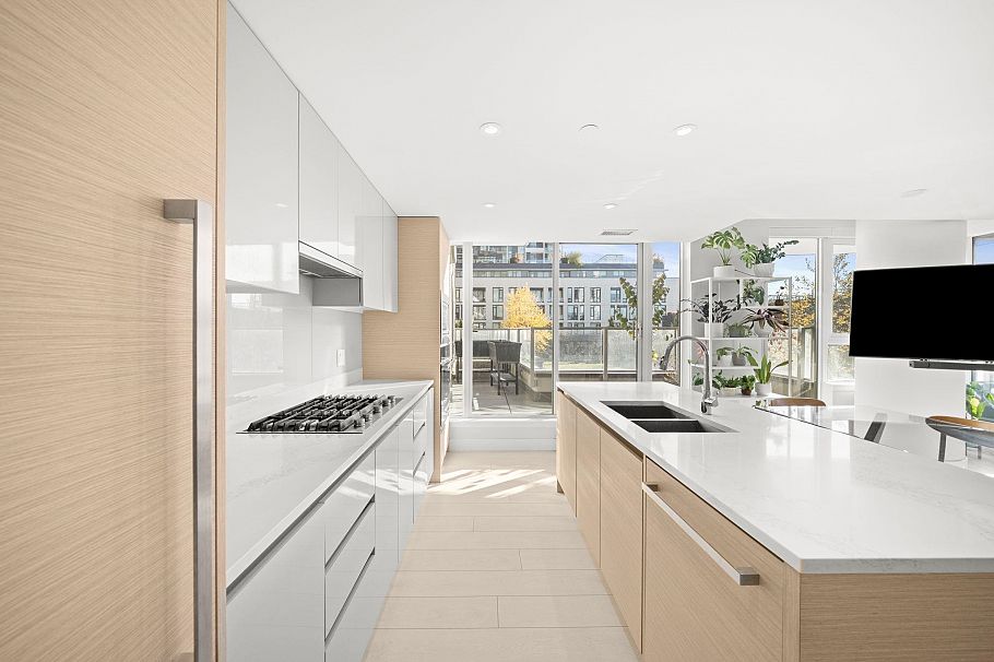 320 3538 Sawmill Crescent Vancouver, BC - 3