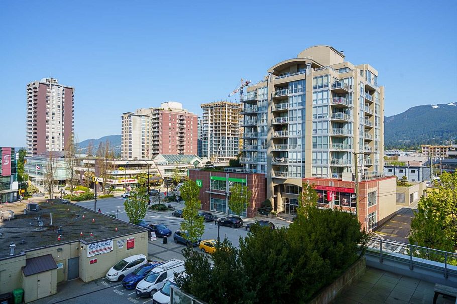 306 125 E 14th Street Vancouver, BC - 14