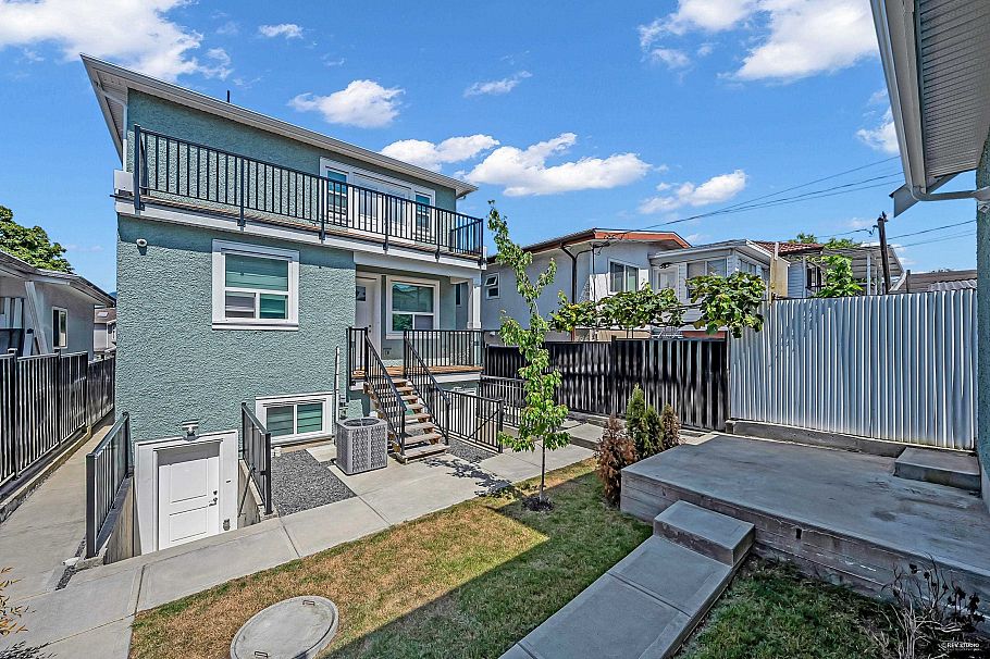 2936 E 2nd Avenue Vancouver, BC - 35