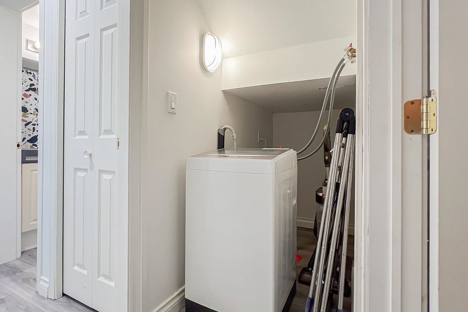 2083 E 53rd Avenue Vancouver, BC - 24