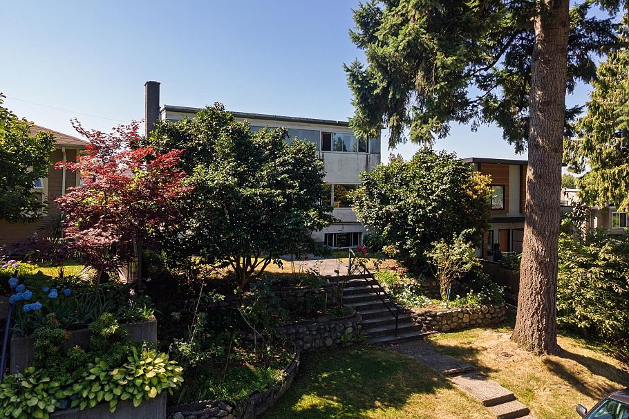 227-229 W 19th Street North Vancouver, BC - 7