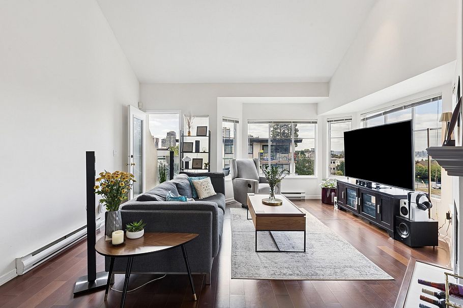 303 131 W 20th Street North Vancouver, BC - 4