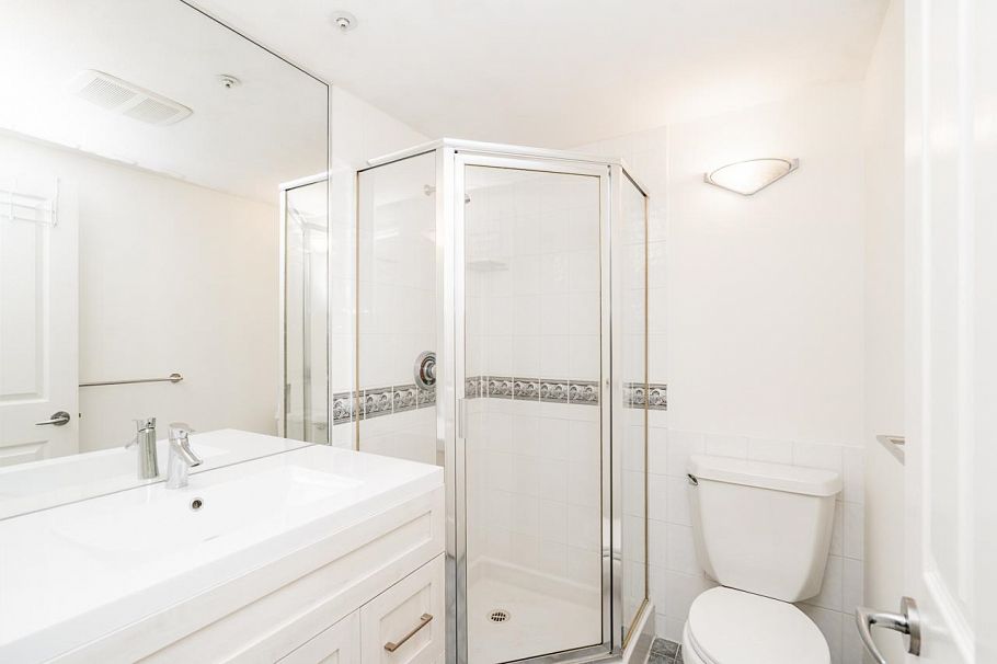 106 2575 W 4th Avenue Vancouver, BC - 18