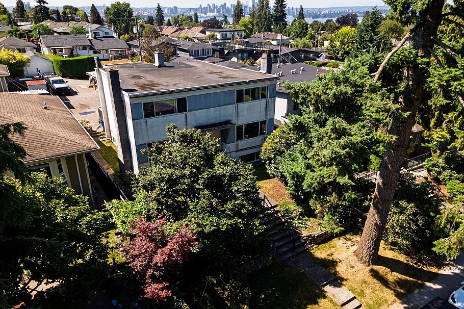 227-229 W 19th Street North Vancouver, BC - 20