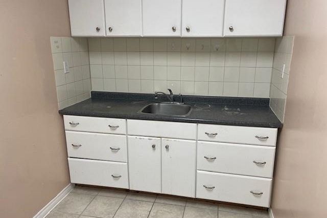 3034 Glen Drive Vancouver, BC - 20