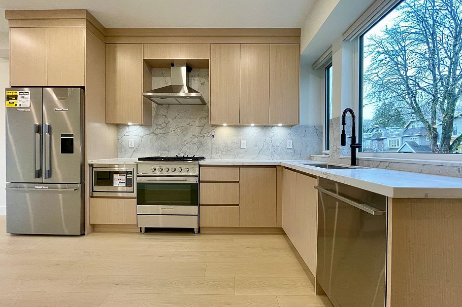 162 E 43rd Avenue Vancouver, BC - 3