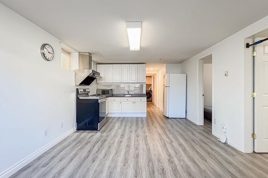 2083 E 53rd Avenue Vancouver, BC - 27
