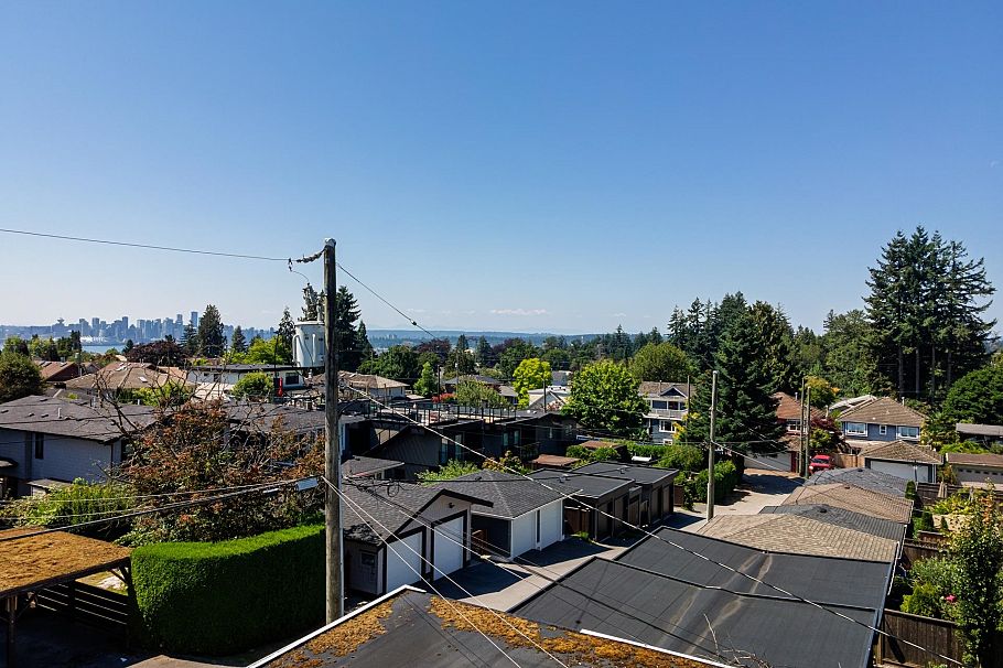 227-229 W 19th Street North Vancouver, BC - 2