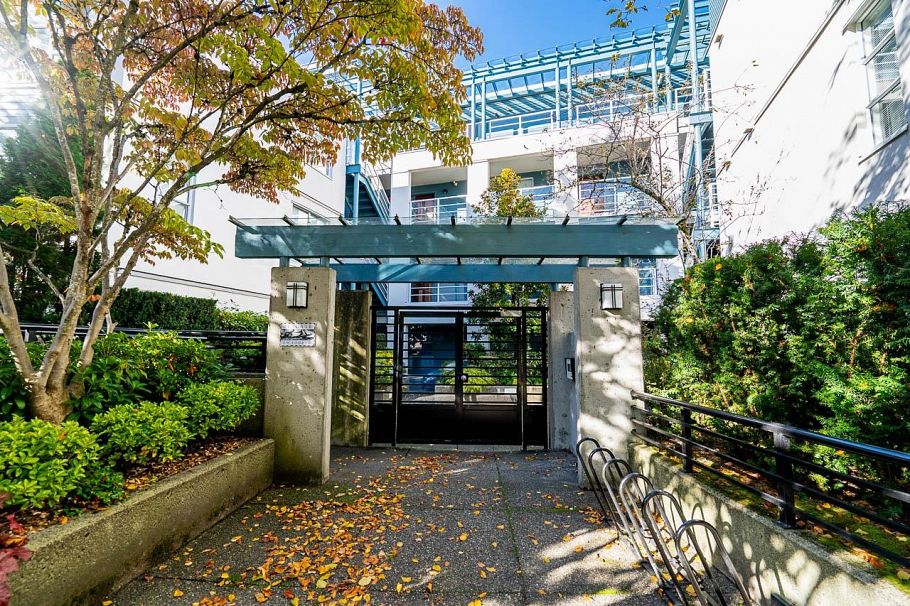 106 2575 W 4th Avenue Vancouver, BC - 30