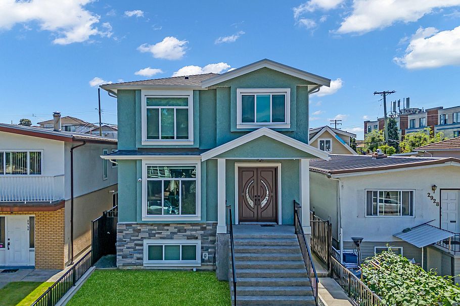 2936 E 2nd Avenue Vancouver, BC - 2