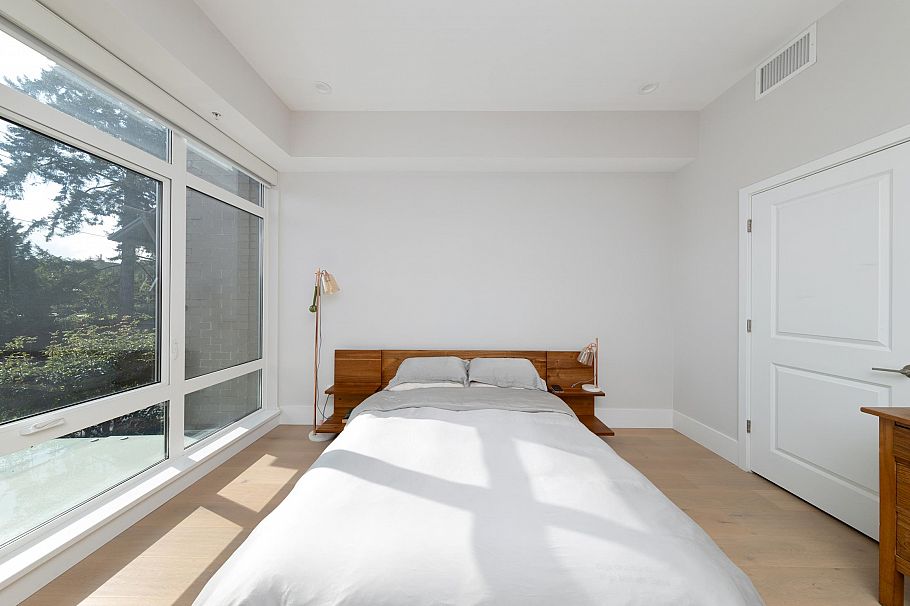 205 1591 Bowser Avenue North Vancouver, BC - 18